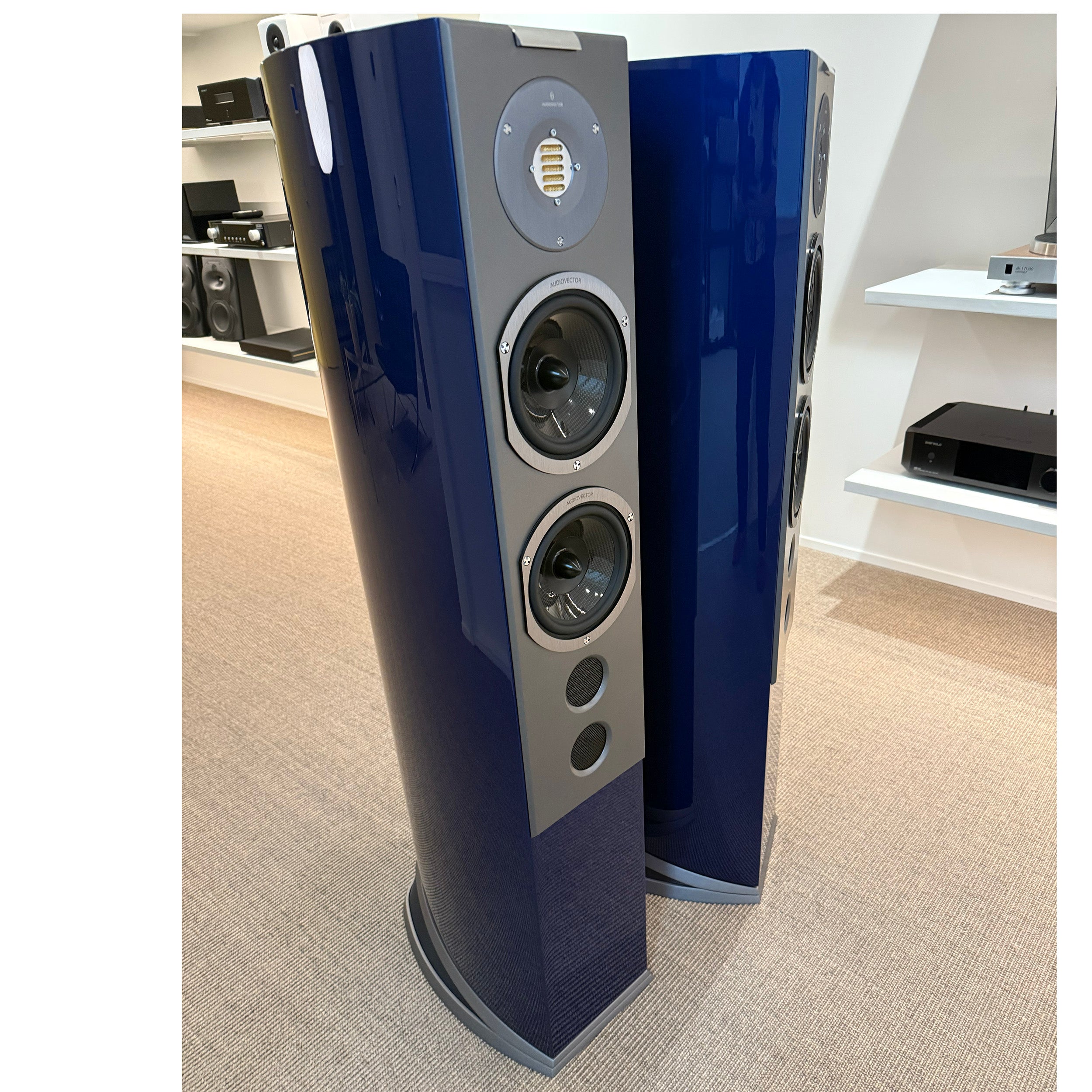 Audiovector R6 Arreté Blue Piano (udstillingsmodel)