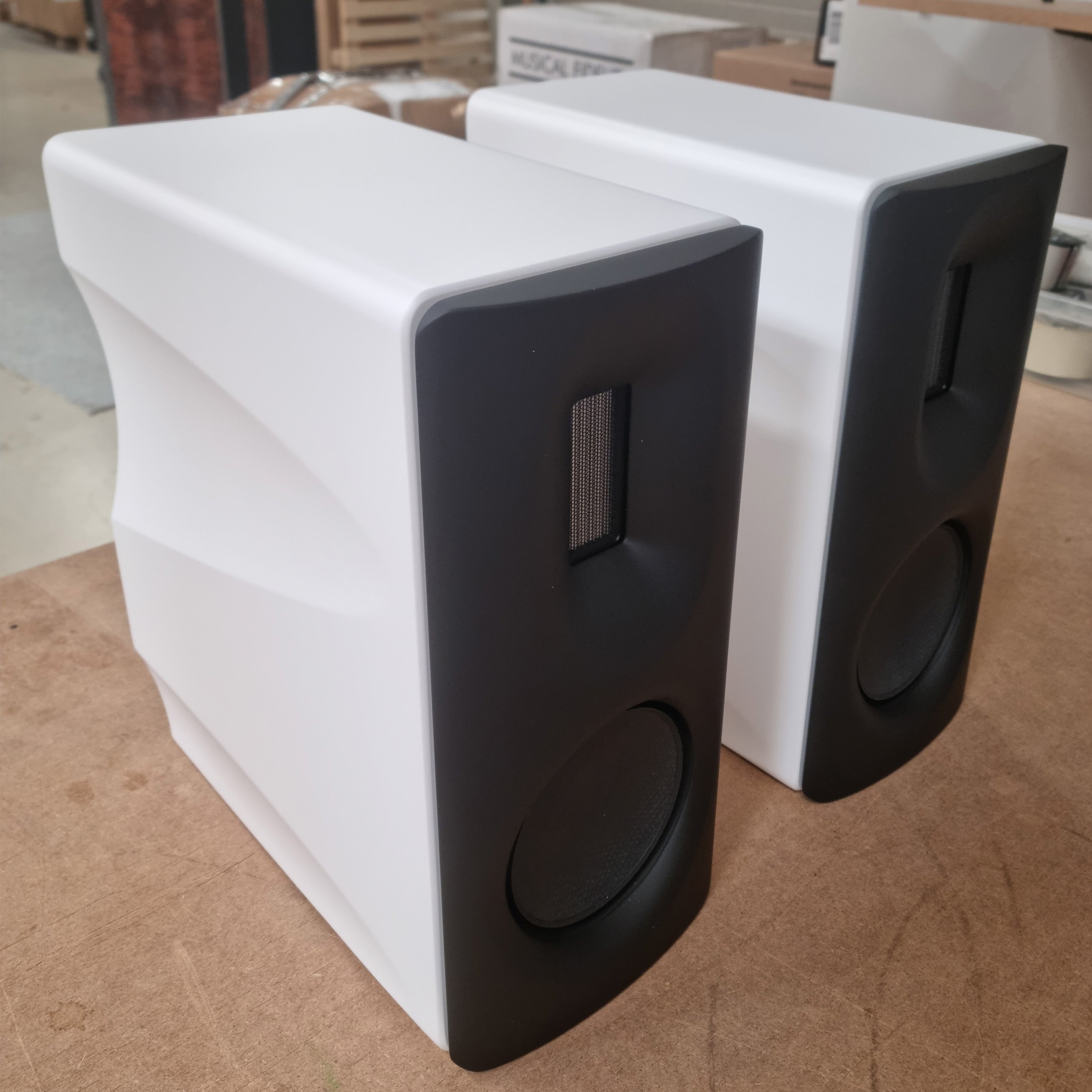 Børresen Z1 CRYO with stand White (used)