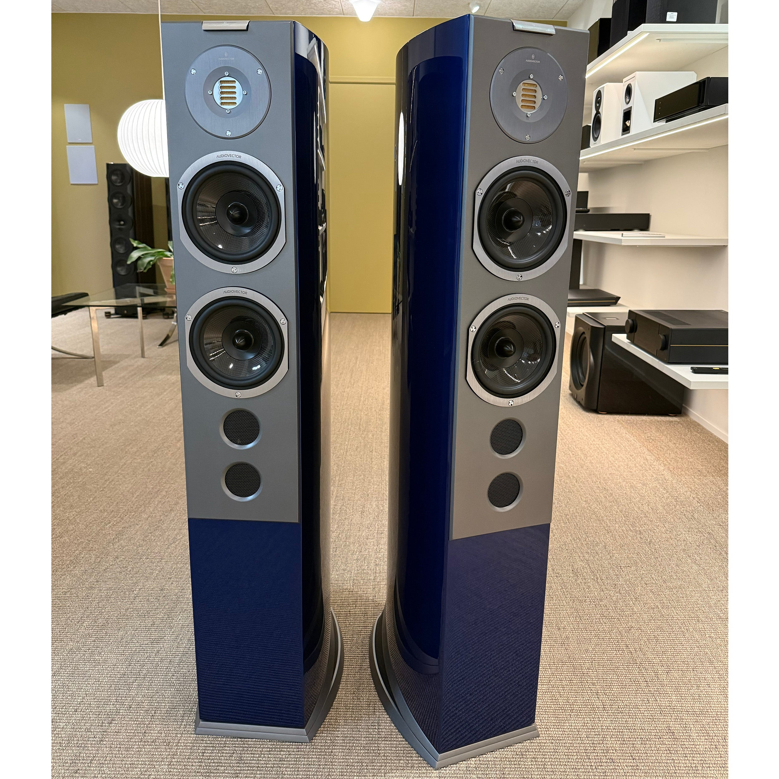 Audiovector R6 Arreté Blue Piano (udstillingsmodel)