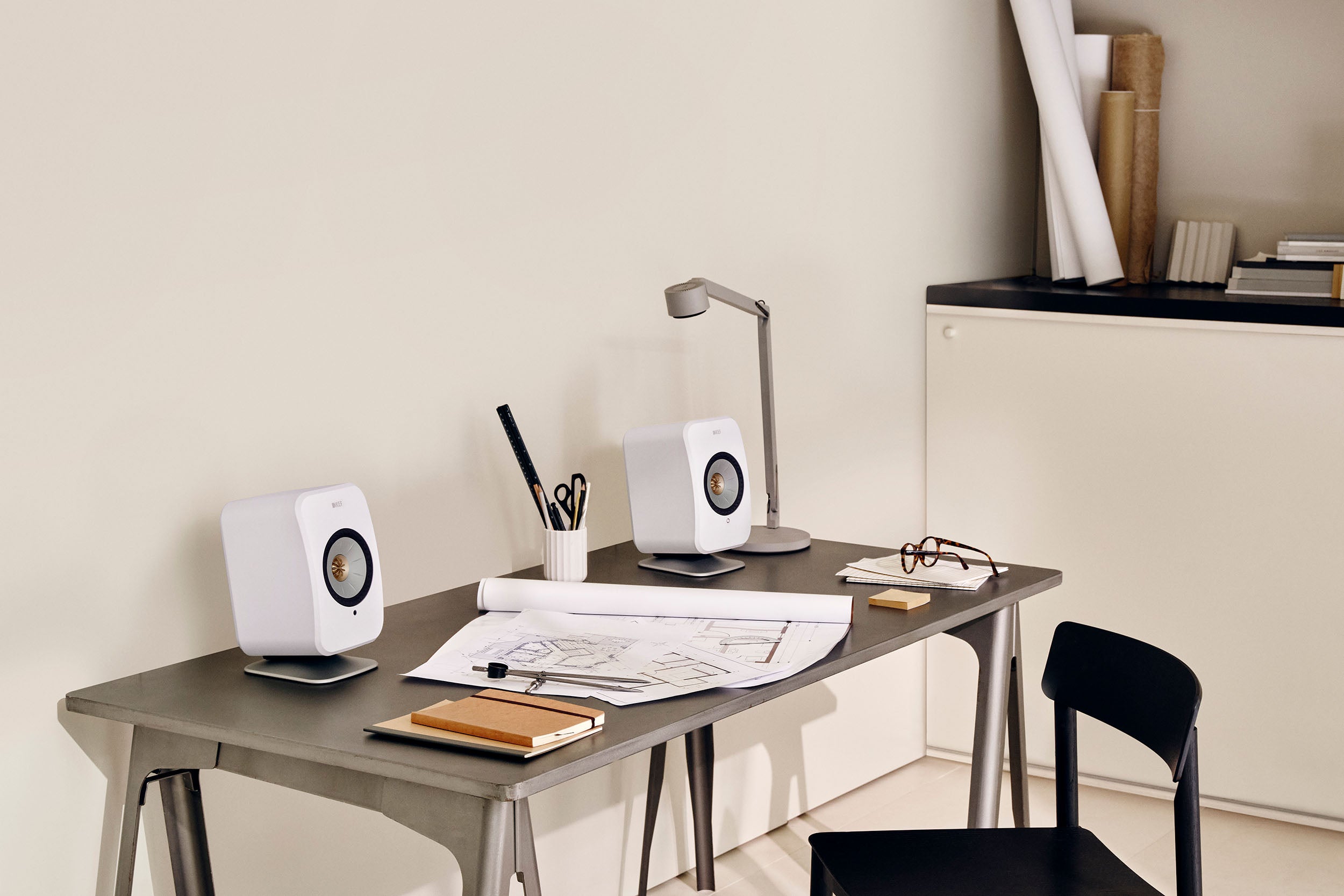 KEF P1 Desk Pad - Floor stands and brackets - Lydspecialisten