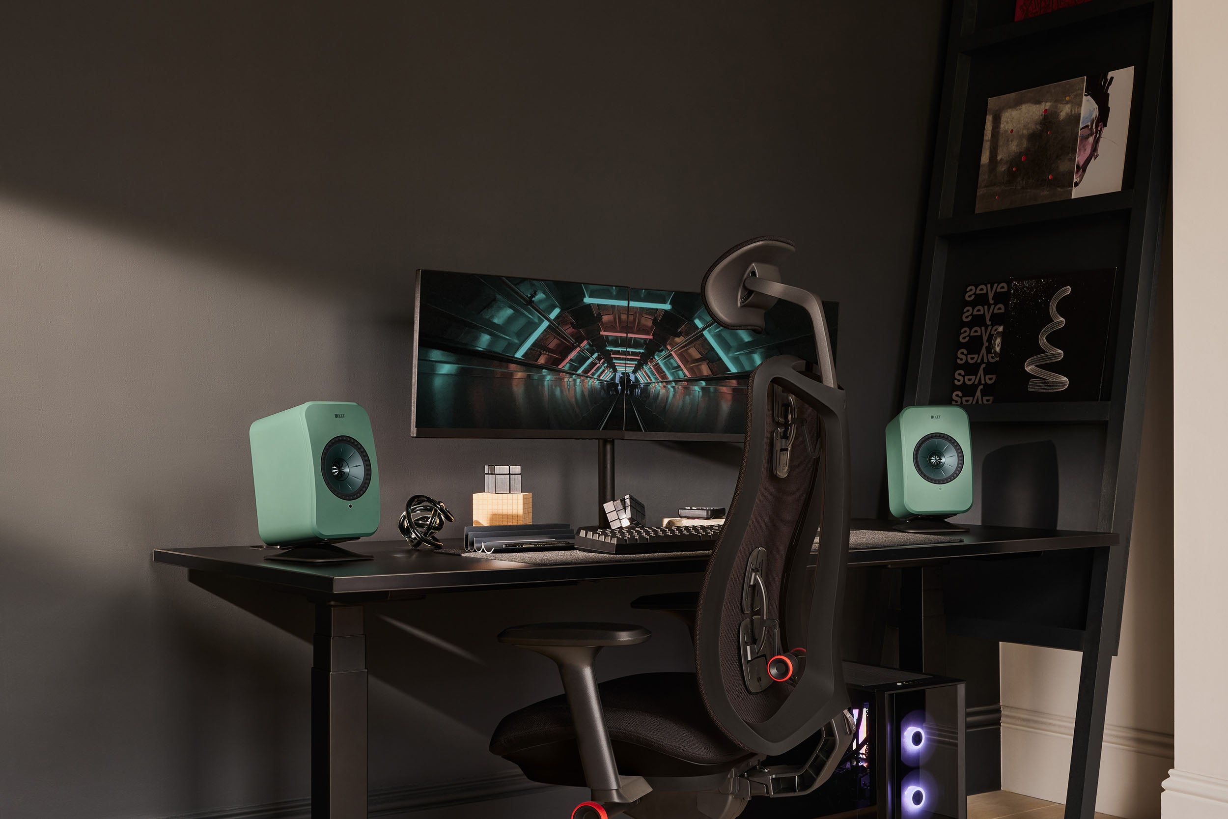 KEF P1 Desk Pad - Floor stands and brackets - Lydspecialisten