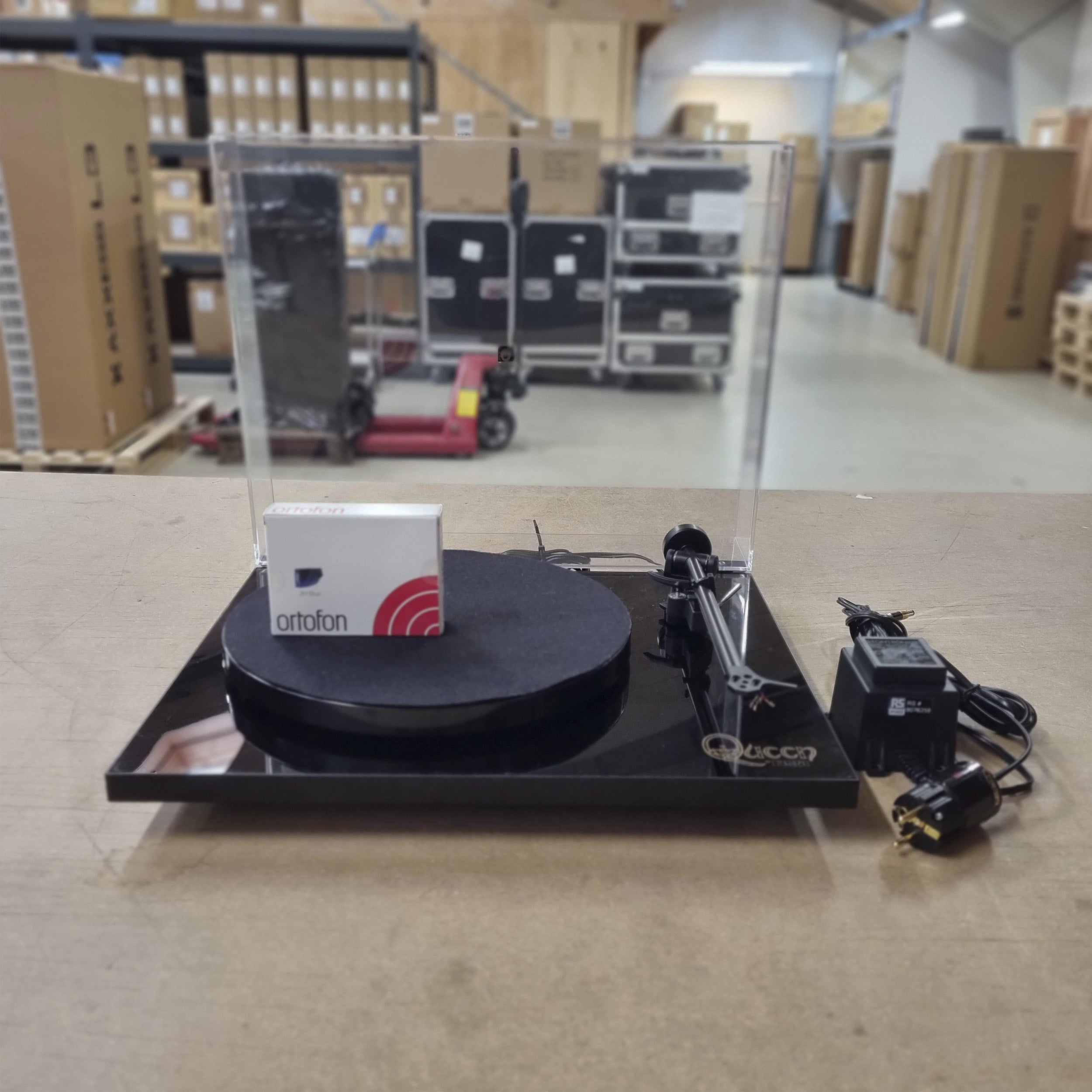 Rega Queen Limited Edition / Ortofon 2M Blue cartridge