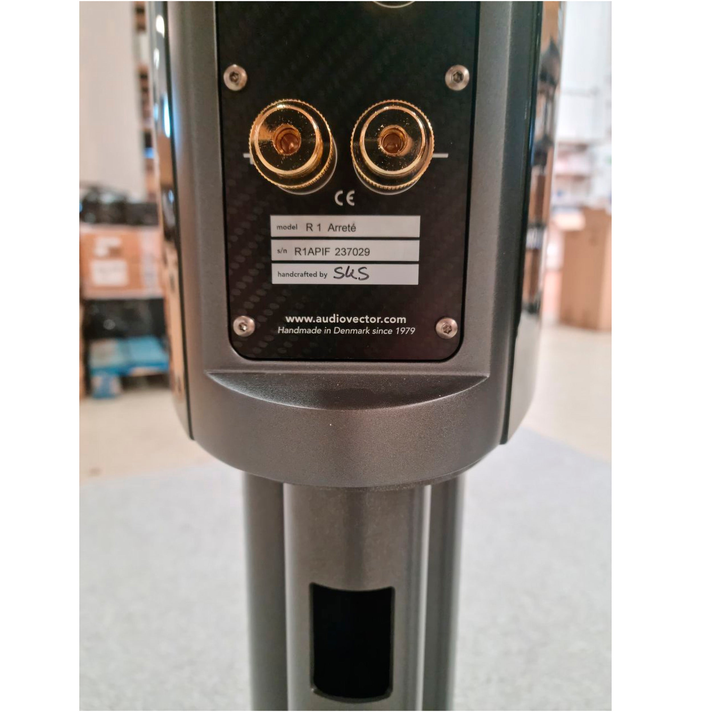 Audiovector R1 Arreté (BRUGT)
