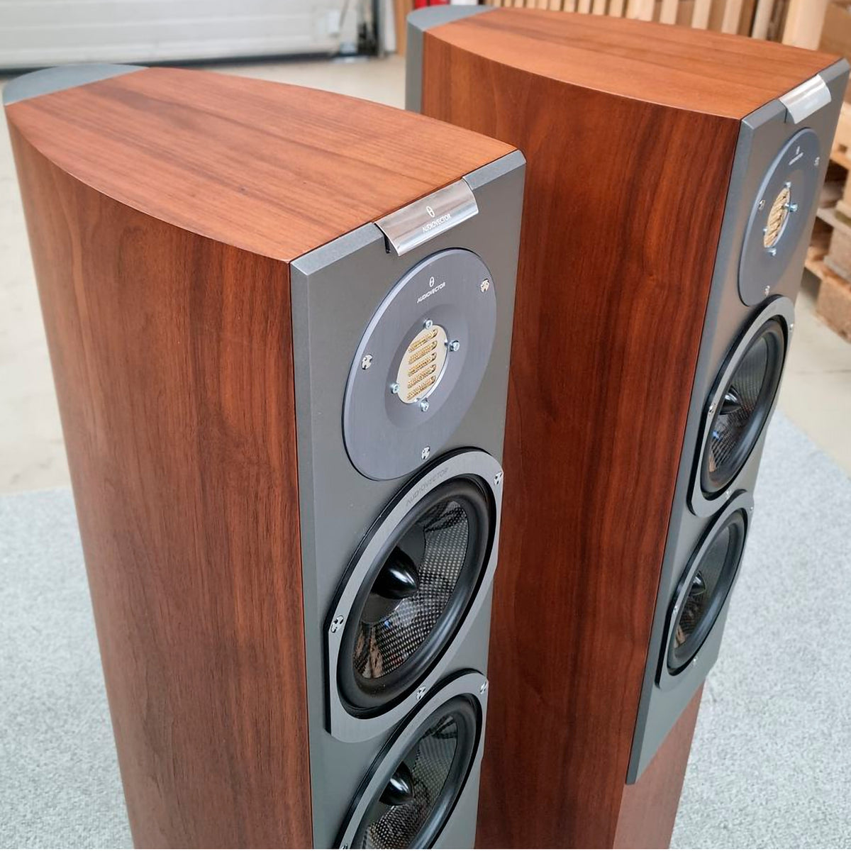 Audiovector R3 Arreté Italian Walnut (BRUGT)