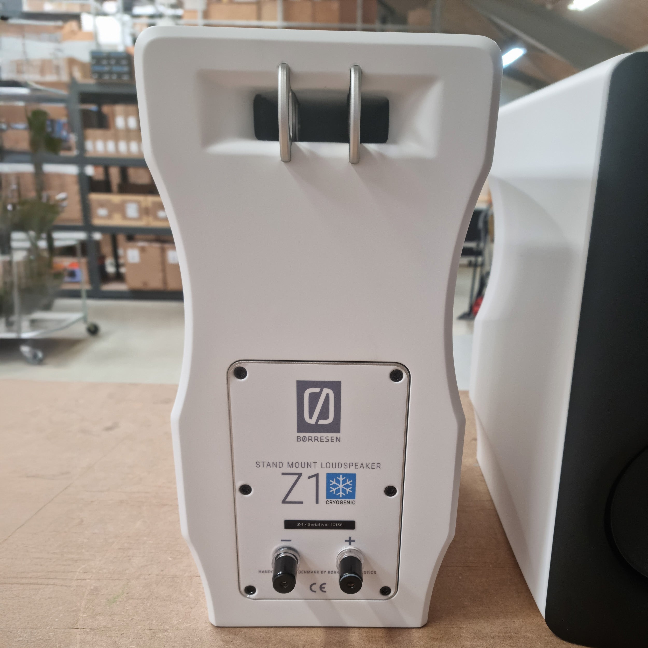 Børresen Z1 CRYO with stand White (used)